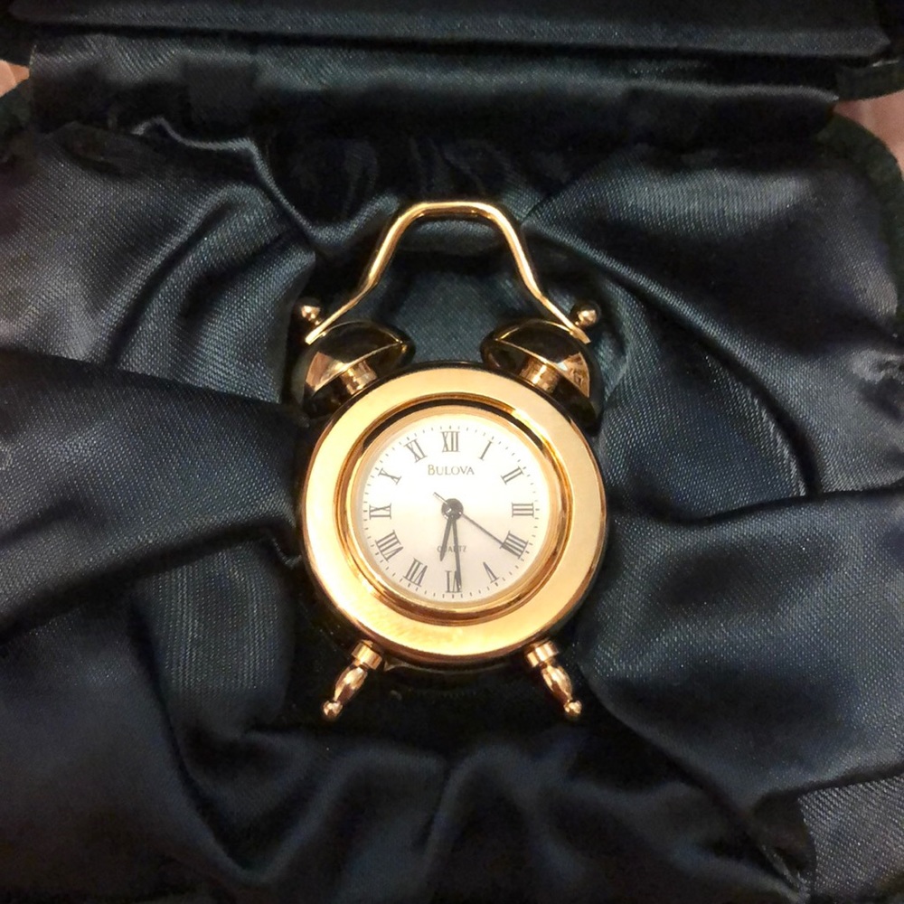 Bulova clock - Picture 2 of 3